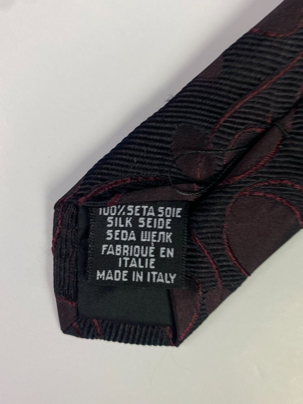 Hugo Boss Tie Black on Burgundy Subtle Geometrc Woven Pattern Silk Italy - Picture 4 of 5
